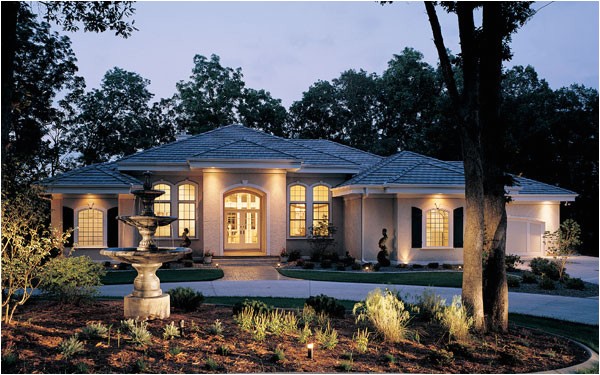 Luxury Ranch Style Home Plans Luxury Ranch Home with Stucco Exterior