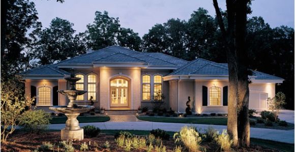 Luxury Ranch Style Home Plans Luxury Ranch Home with Stucco Exterior