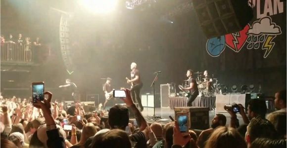 Simple Plan House Of Blues Boston Quot Addicted Quot Simple Plan 3 24 2017 House Of Blues Boston